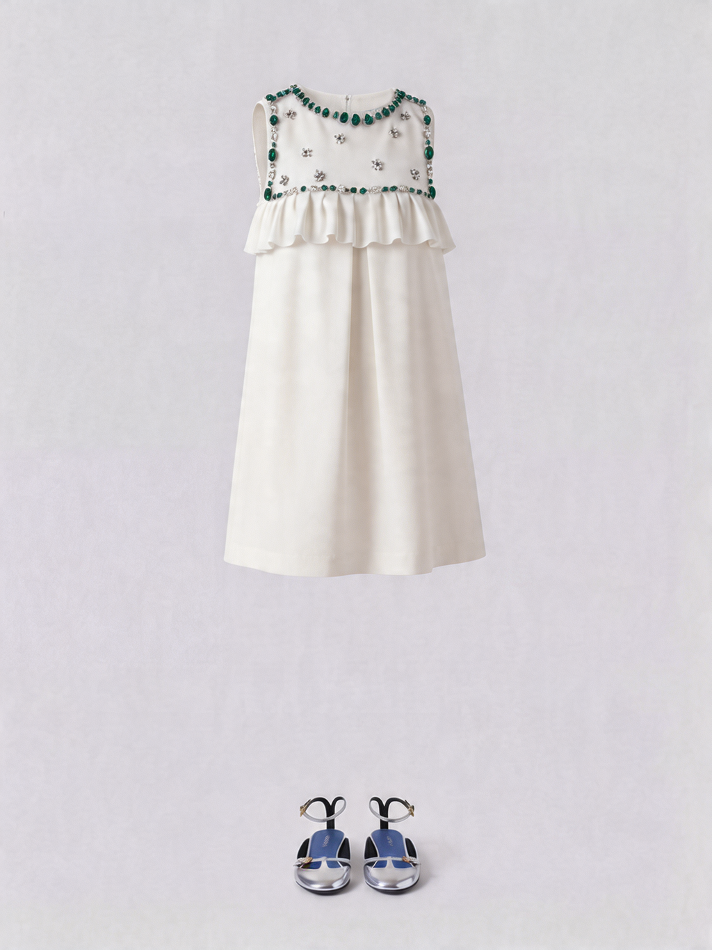 Elegantes Wollkleid in Off-White mit Rüschen und Schmuckapplikationen